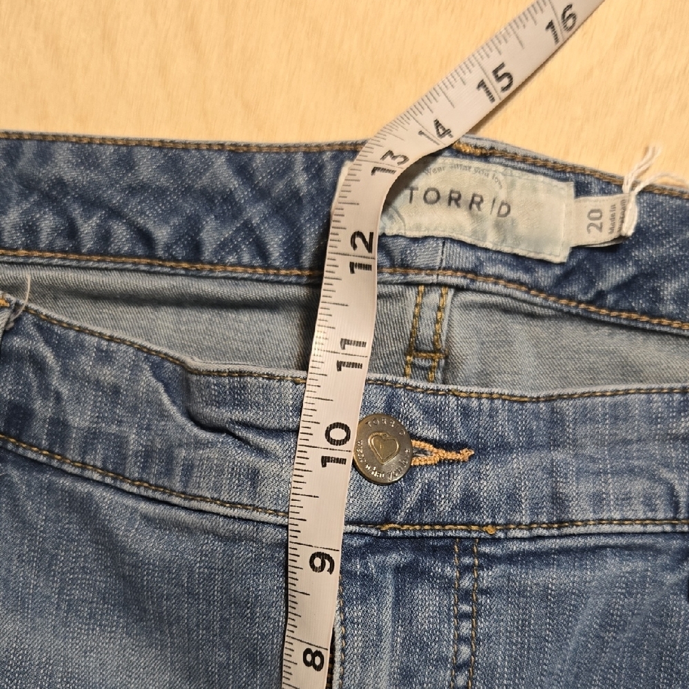 D18 Torrid Distressed Cropped Jeans High Rise 5 Pocket Stretch Ankle - Picture 8 of 12